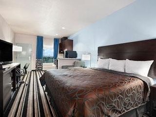 Фото отеля Super 8 by Wyndham Dilley TX