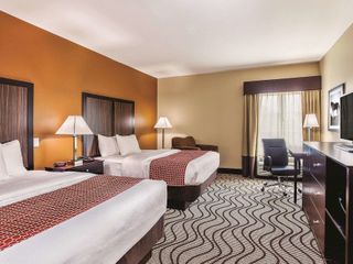 Фото отеля Super 8 by Wyndham Cotulla TX
