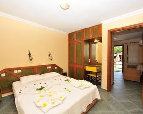 NearBy Hotel