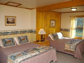 Фото отеля Hilltop Cabins And Motel