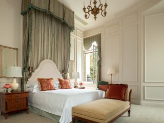 Отель Four Seasons Lion Palace