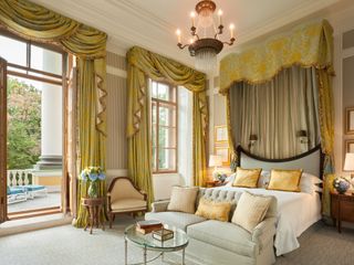 Отель Four Seasons Lion Palace
