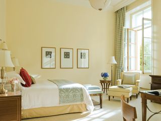 Отель Four Seasons Lion Palace