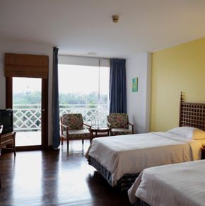 NearBy Hotel