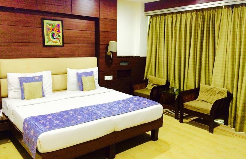 FabHotel Admire Suites