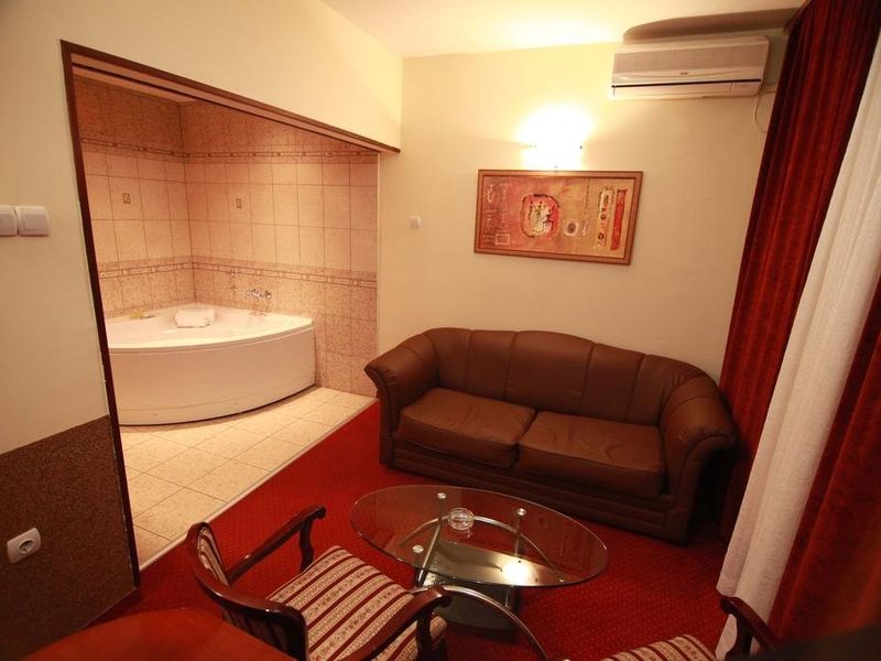 Hotel Photo 12