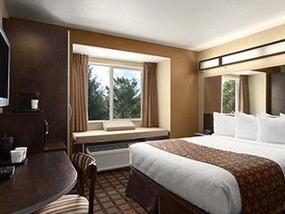 Фото отеля Microtel Inn & Suites by Wyndham Odessa TX