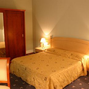 NearBy Hotel