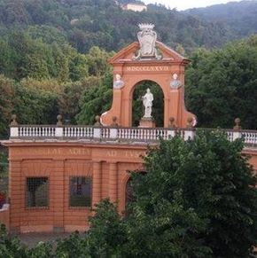 NearBy Hotel