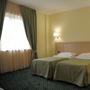 NearBy Hotel