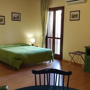 NearBy Hotel