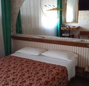 NearBy Hotel