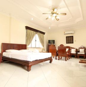 NearBy Hotel