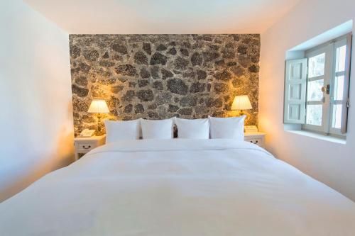 image of hotel Iconic Santorini, a Boutique Cave Hotel