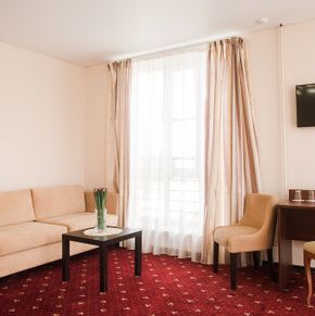 NearBy Hotel