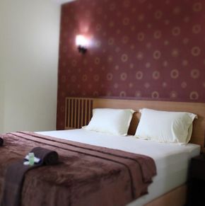 NearBy Hotel
