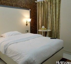 NearBy Hotel