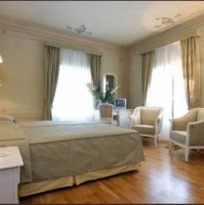 NearBy Hotel