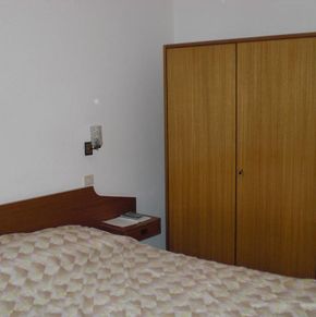NearBy Hotel