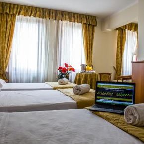 NearBy Hotel