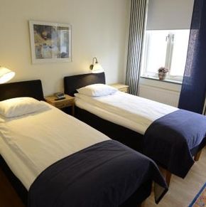 NearBy Hotel