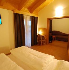 NearBy Hotel