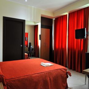 NearBy Hotel