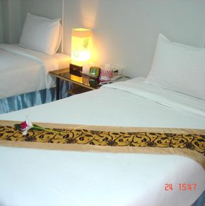 NearBy Hotel