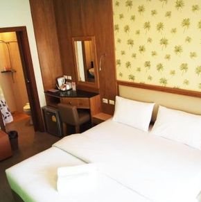 NearBy Hotel