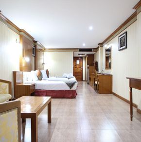 NearBy Hotel