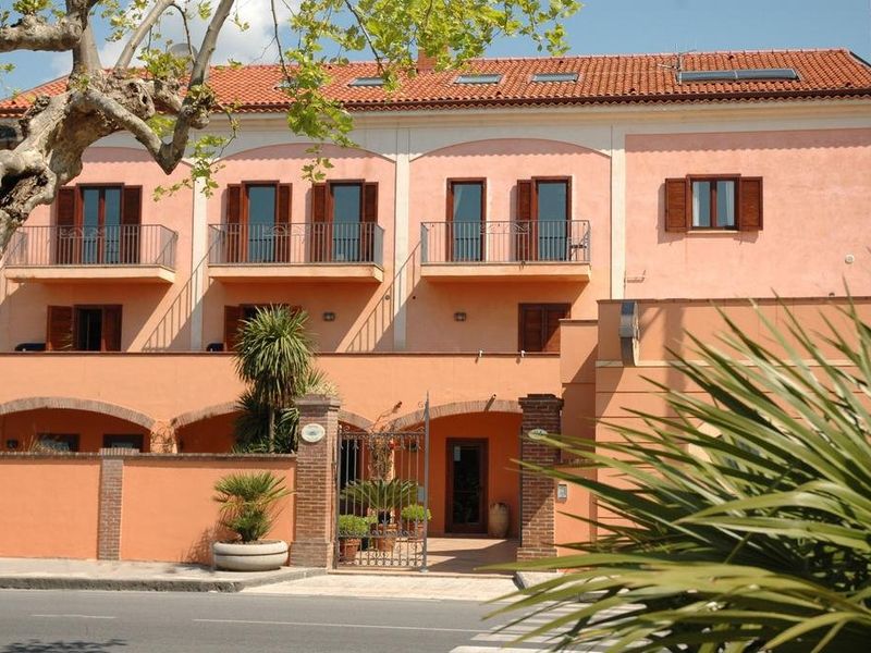 Hotel Photo 1