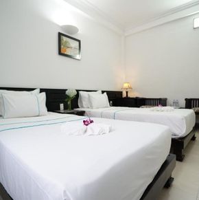 NearBy Hotel