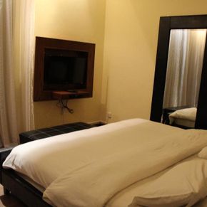 NearBy Hotel