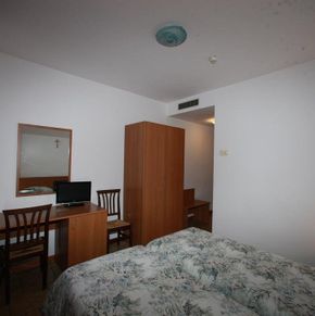 NearBy Hotel