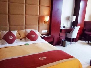 Фото отеля Huayu International Hotel