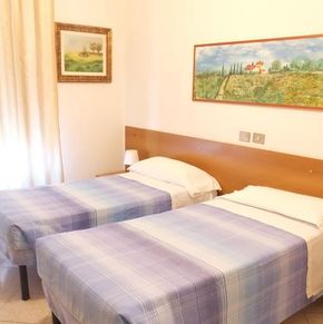 NearBy Hotel