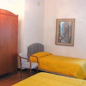 NearBy Hotel