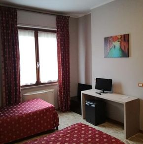NearBy Hotel