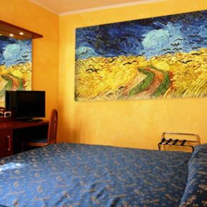 NearBy Hotel