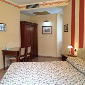 NearBy Hotel