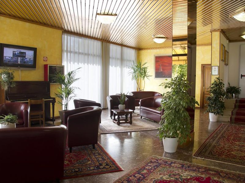 Hotel Photo 8