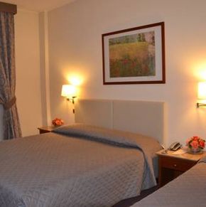 NearBy Hotel