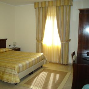 NearBy Hotel