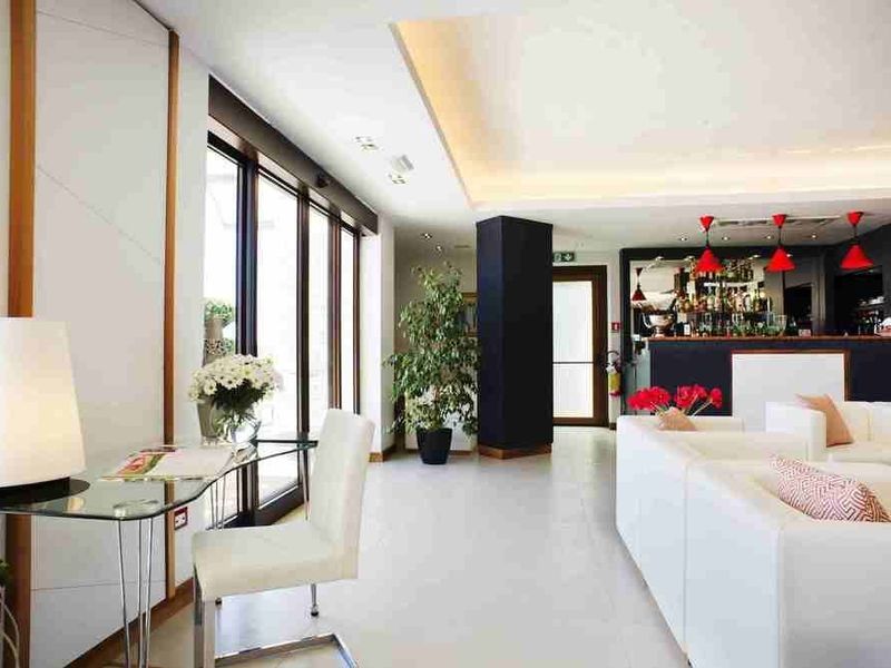 Hotel Photo 8