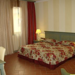 NearBy Hotel