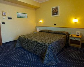 NearBy Hotel