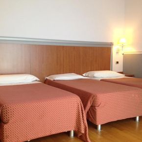 NearBy Hotel