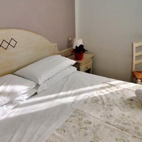 NearBy Hotel