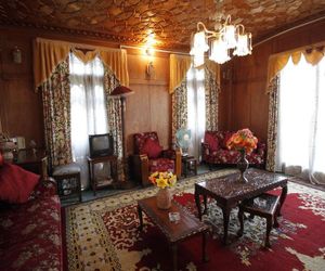 Persian Palace Houseboat Srinagar India