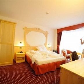 NearBy Hotel